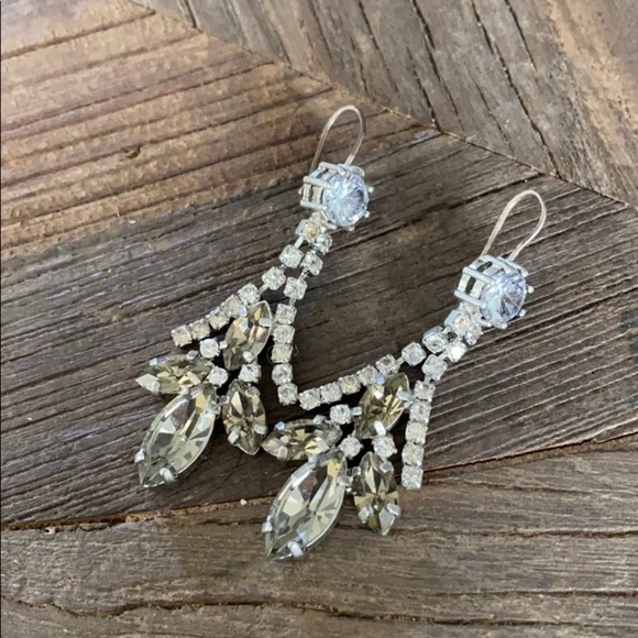 Dangling Earrings - Picture 5 of 5